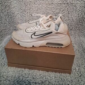 Nike White and Black Air Max-style Trainers